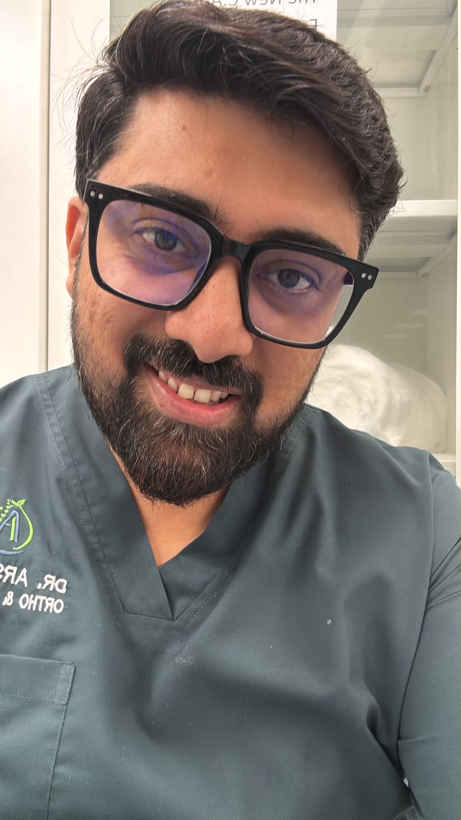 Dr. Arslan Ali, Consultant Orthopedic, Sports and Spine Surgeon
